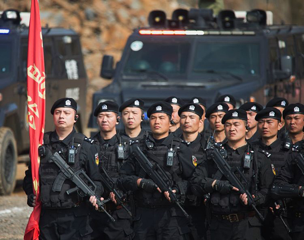 南昌特警舉行實兵實戰(zhàn)匯報演練(圖6)