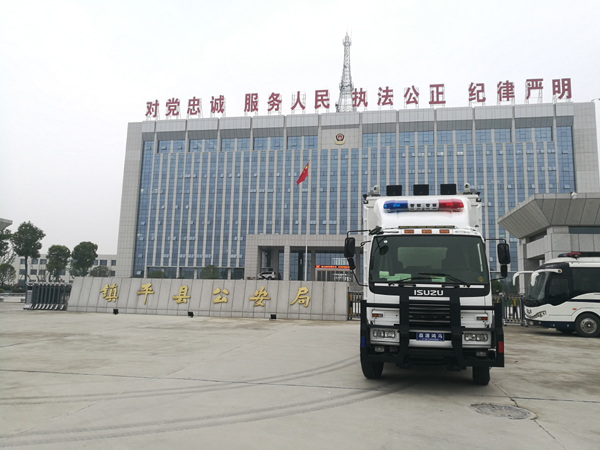 智能裝備開啟智慧警務——南陽鎮(zhèn)平縣公安局12米移動警務站列裝上崗(圖2)