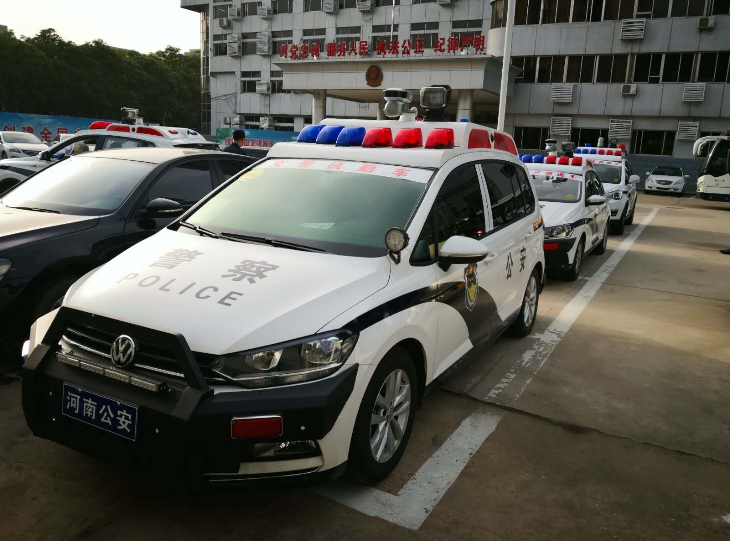 河南省公安機關(guān)警用多功能巡邏車巡展試用再次出發(fā)(圖3)