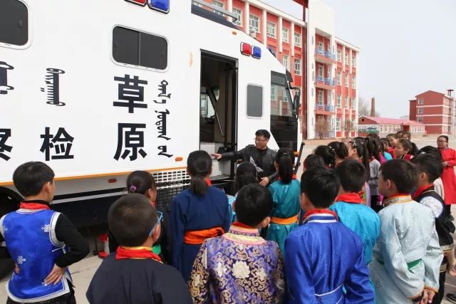 內(nèi)蒙古新右旗：草原檢察直通車“法治進校園”(圖2)