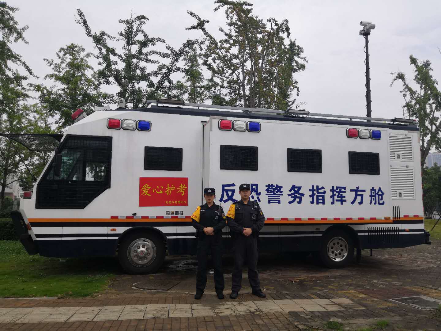 江西南昌:警用移動(dòng)式指揮方艙為高考學(xué)子保駕護(hù)航(圖3) 江西南昌:警用移動(dòng)式指揮方艙為高考學(xué)子保駕護(hù)航(圖3)