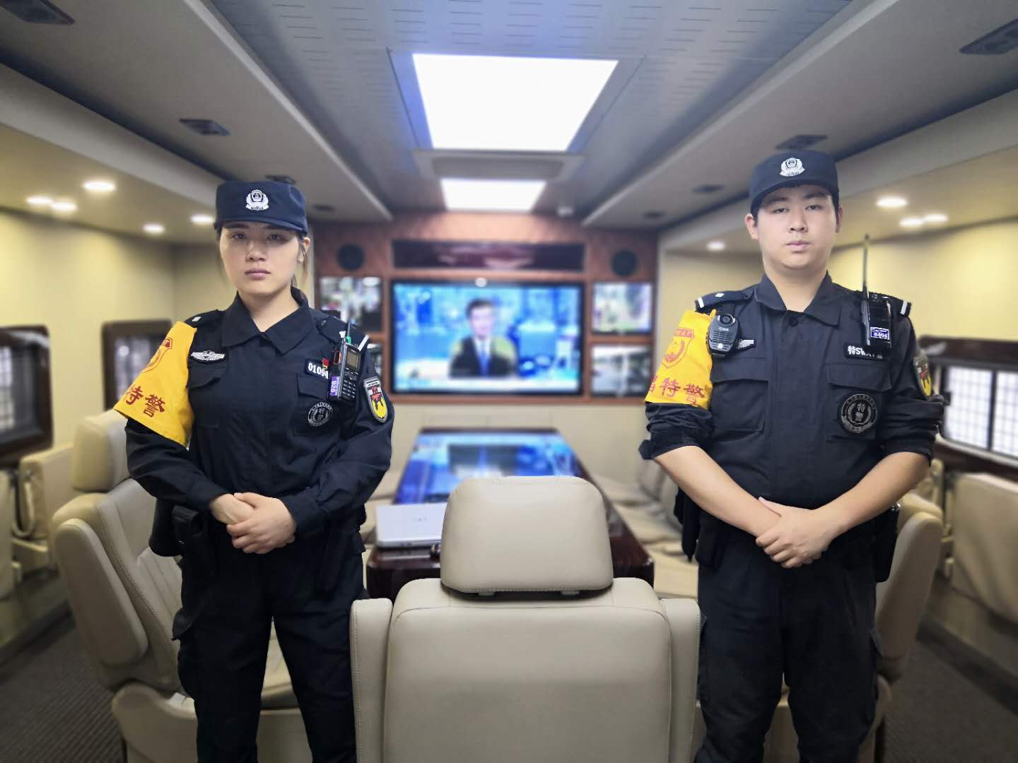 江西南昌:警用移動(dòng)式指揮方艙為高考學(xué)子保駕護(hù)航(圖4) 江西南昌:警用移動(dòng)式指揮方艙為高考學(xué)子保駕護(hù)航(圖4)