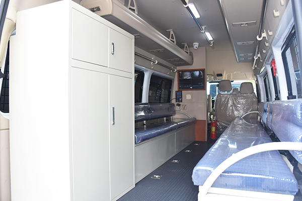 平頂山葉縣公安局采購(gòu)防暴運(yùn)兵車(圖8)