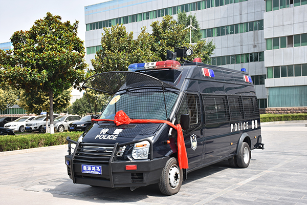 平頂山葉縣公安局采購(gòu)防暴運(yùn)兵車(圖2)
