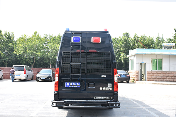 平頂山葉縣公安局采購(gòu)防暴運(yùn)兵車(圖6)