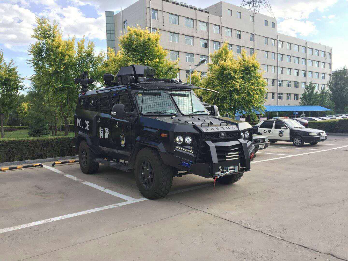 河北懷來(lái)縣裝甲車列裝上崗(圖1)