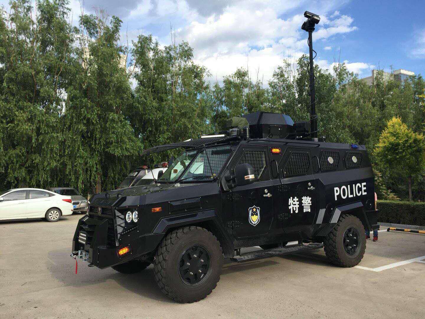 河北懷來(lái)縣裝甲車列裝上崗(圖3)