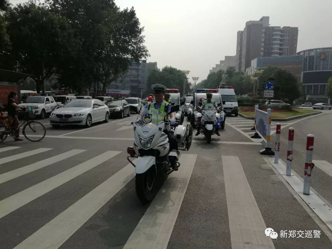 新鄭嚴(yán)查違法亂停！出動警力30人，警車10輛！(圖3)