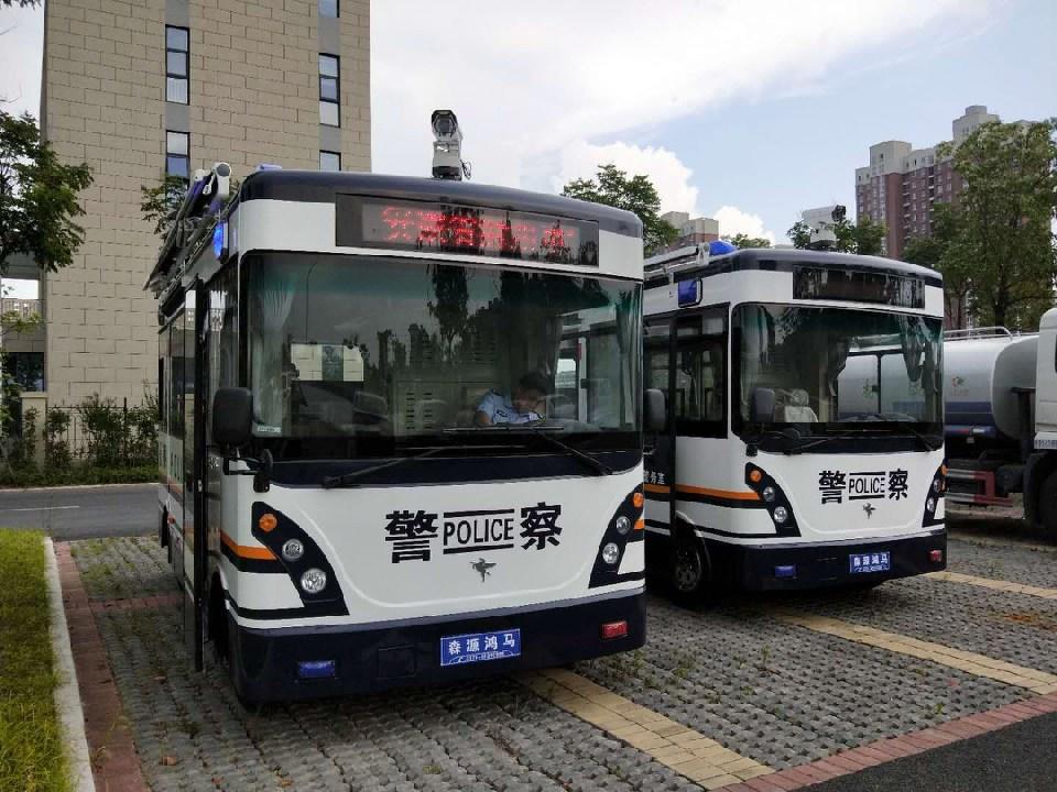 安徽省定遠(yuǎn)縣移動(dòng)警務(wù)室走上街頭近距離服務(wù)群眾(圖1)