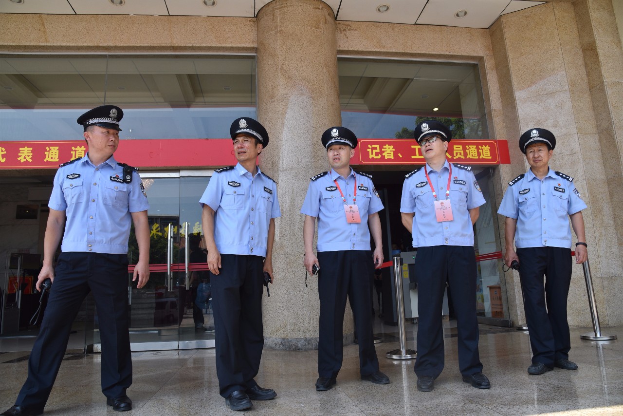 移動警務(wù)室助力鯉城公安分局圓滿完成泉州市第十六屆人民代表大會第三次會議(圖4) 移動警務(wù)室助力鯉城公安分局圓滿完成泉州市第十六屆人民代表大會第三次會議(圖4)