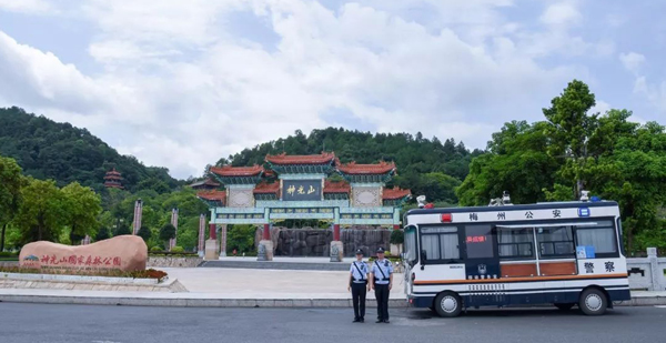 365日全年無休，興寧移動(dòng)警務(wù)車“一窗通辦”這些項(xiàng)目！(圖5)