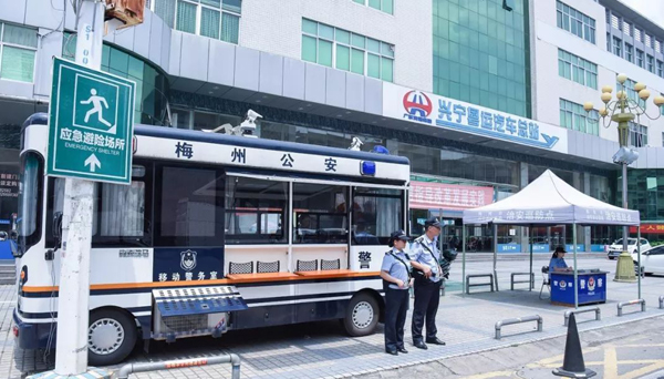 365日全年無休，興寧移動(dòng)警務(wù)車“一窗通辦”這些項(xiàng)目！(圖2)