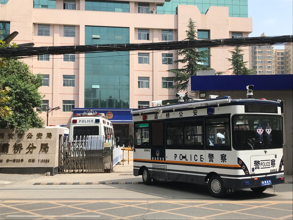 西安市采購的移動(dòng)警務(wù)室列裝上崗(圖1)