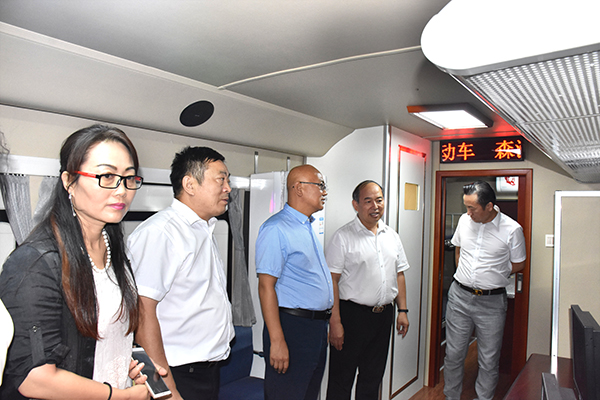 民革河南省委調(diào)研團(tuán)蒞臨森源鴻馬調(diào)研指導(dǎo)(圖5) 民革河南省委調(diào)研團(tuán)蒞臨森源鴻馬調(diào)研指導(dǎo)(圖5)