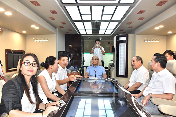 民革河南省委調(diào)研團(tuán)蒞臨森源鴻馬調(diào)研指導(dǎo)(圖6) 民革河南省委調(diào)研團(tuán)蒞臨森源鴻馬調(diào)研指導(dǎo)(圖6)