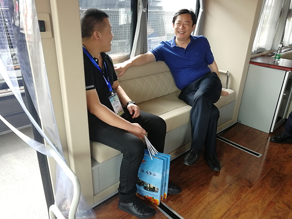 以車代庫(kù) 服務(wù)實(shí)戰(zhàn) 移動(dòng)警務(wù) 智能升級(jí)——森源鴻馬亮相第四屆連云港安博會(huì)(圖8) 以車代庫(kù) 服務(wù)實(shí)戰(zhàn) 移動(dòng)警務(wù) 智能升級(jí)——森源鴻馬亮相第四屆連云港安博會(huì)(圖8)
