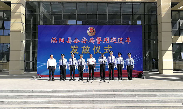 織密巡邏防控網(wǎng)絡(luò)  增強治安防控力量——渦陽縣公安局舉行警用巡邏車發(fā)放儀(圖1)