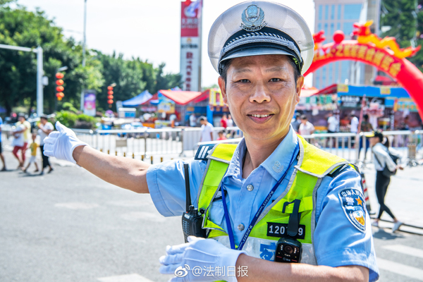 移動(dòng)警務(wù)室:平安名城梅州的守護(hù)者(圖5) 移動(dòng)警務(wù)室:平安名城梅州的守護(hù)者(圖5)
