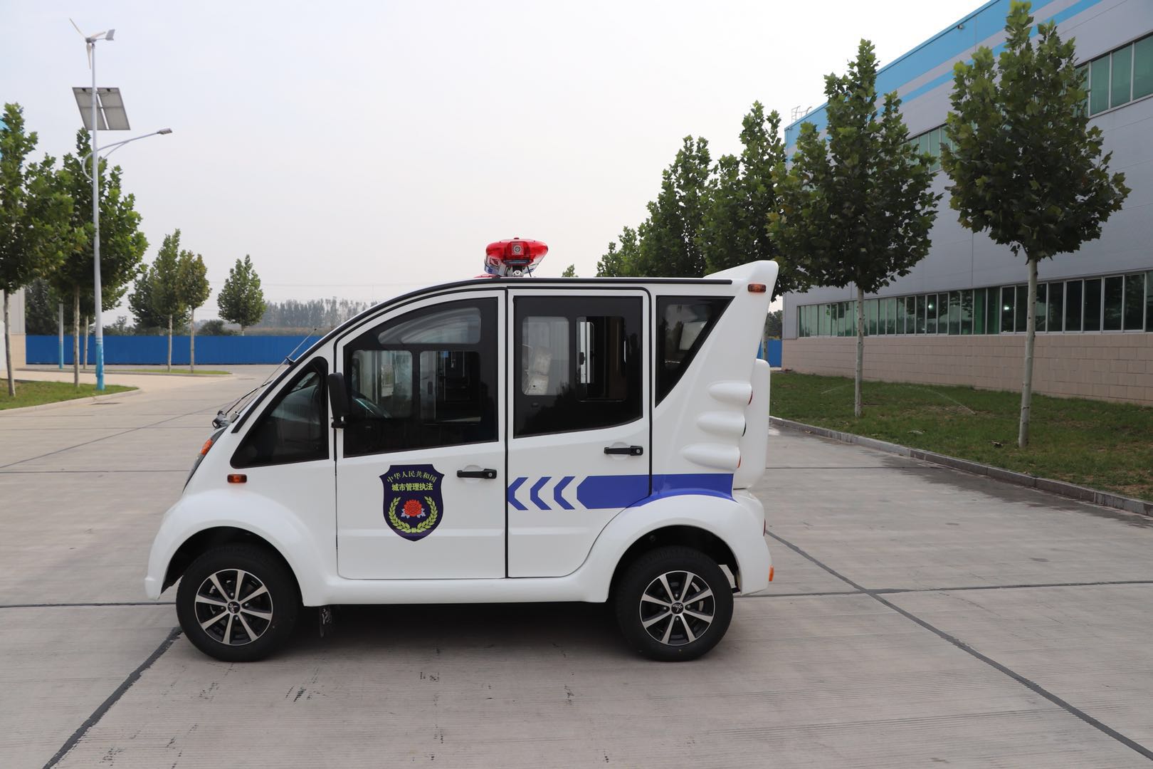 青海玉樹(shù)采購(gòu)10臺(tái)電動(dòng)執(zhí)法車(圖3)