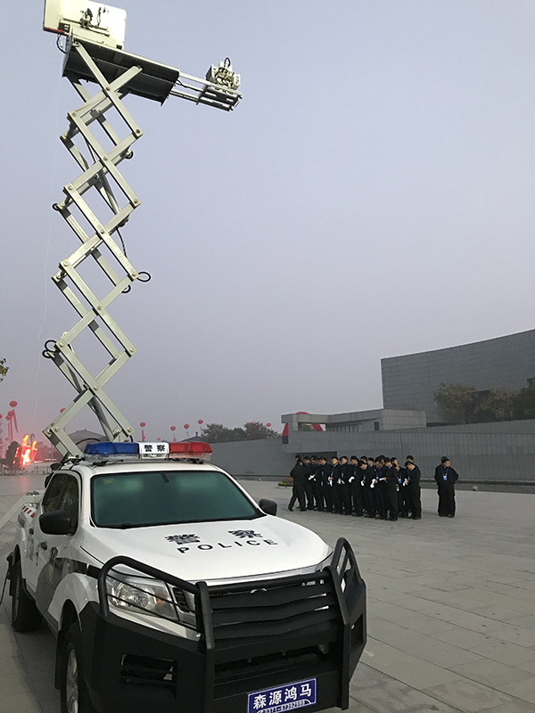 無人機(jī)相控陣?yán)走_(dá)低空防御車助力2018中國·商丘第七屆國際華商節(jié)安保(圖3) 無人機(jī)相控陣?yán)走_(dá)低空防御車助力2018中國·商丘第七屆國際華商節(jié)安保(圖3)