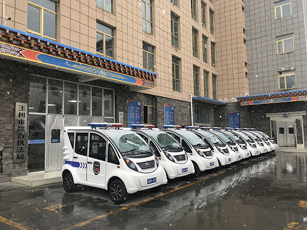 接受青藏高原風(fēng)雪考驗  青海玉樹電動執(zhí)法車列裝上崗(圖1)
