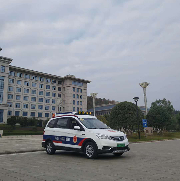江西修水電動(dòng)執(zhí)法車(chē)列裝上崗(圖3)