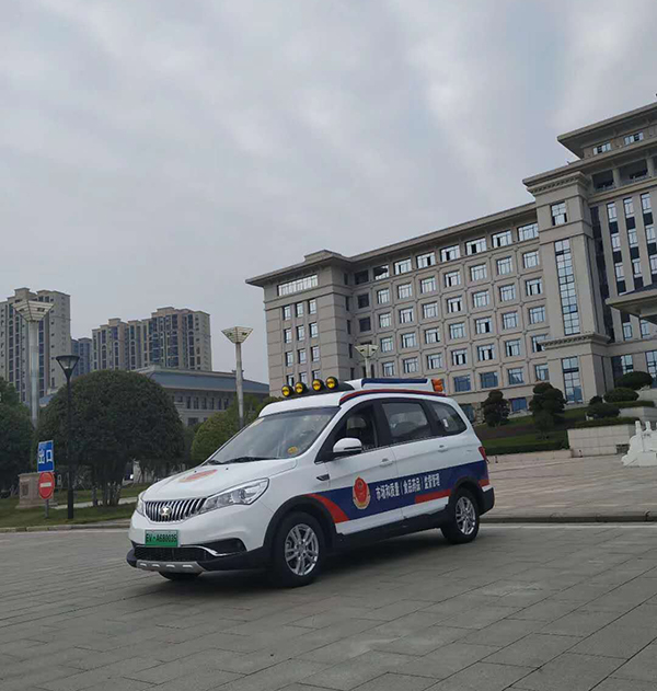 江西修水電動(dòng)執(zhí)法車(chē)列裝上崗(圖2)