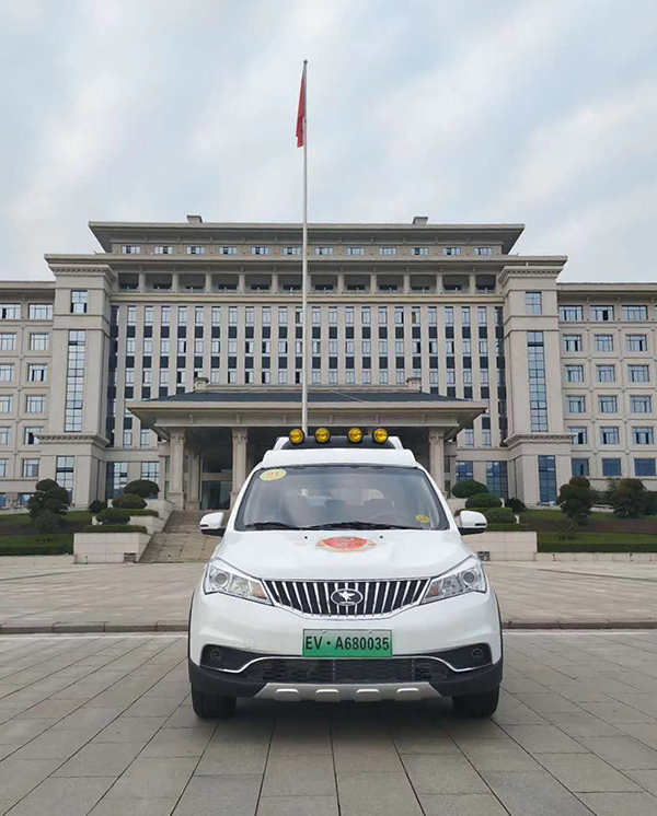 江西修水電動(dòng)執(zhí)法車(chē)列裝上崗(圖1)