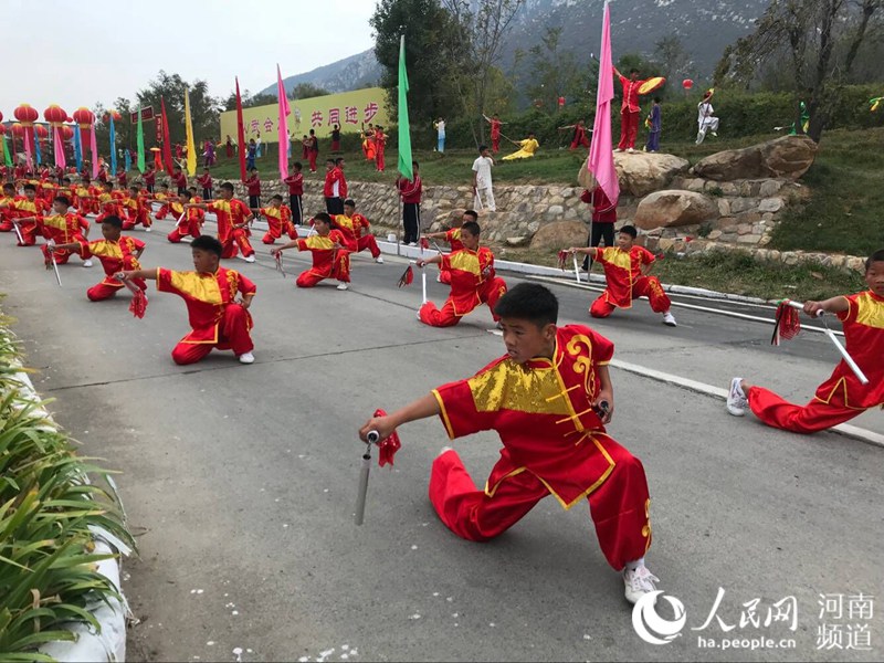 第十二屆中國少林武術(shù)節(jié)隆重開幕—森源鴻馬移動指揮方艙全程護航(圖3) 第十二屆中國少林武術(shù)節(jié)隆重開幕—森源鴻馬移動指揮方艙全程護航(圖3)