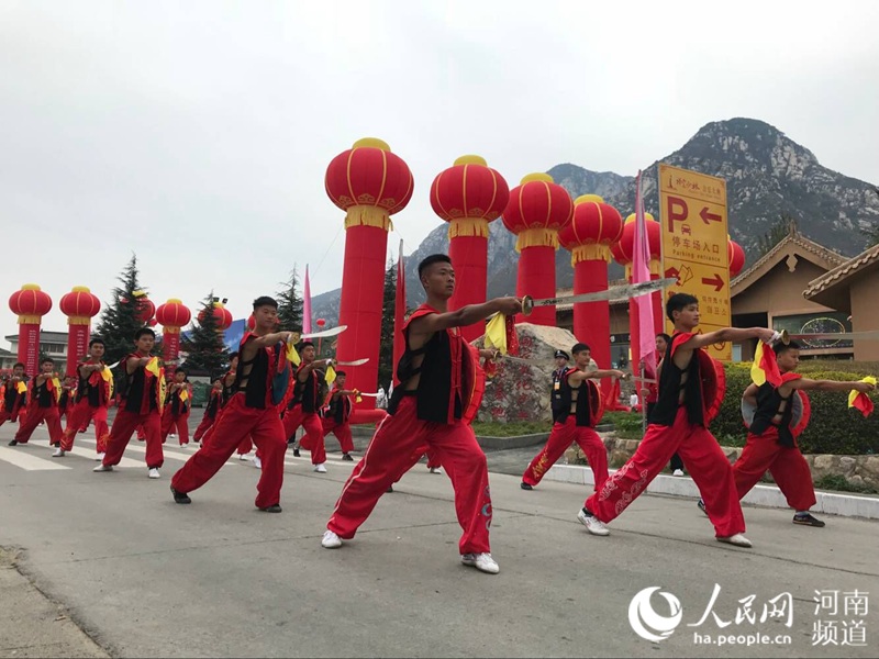 第十二屆中國少林武術(shù)節(jié)隆重開幕—森源鴻馬移動指揮方艙全程護航(圖4) 第十二屆中國少林武術(shù)節(jié)隆重開幕—森源鴻馬移動指揮方艙全程護航(圖4)