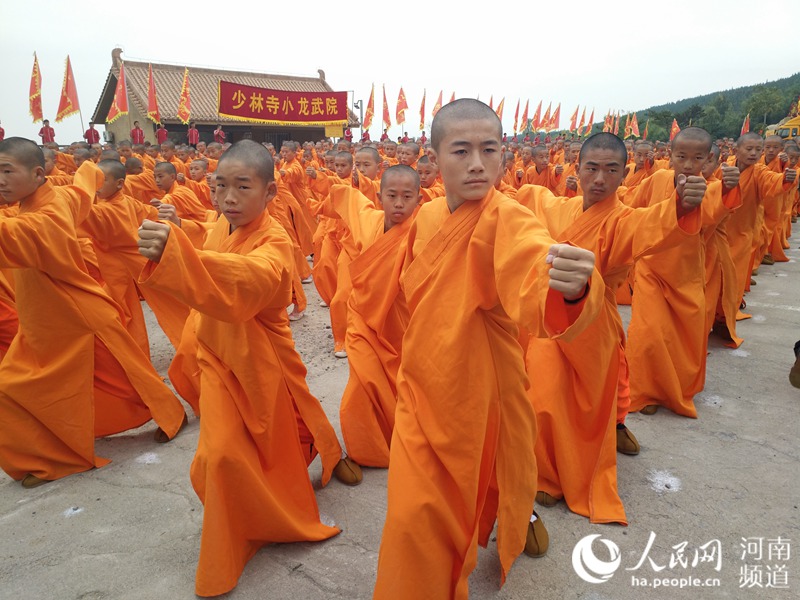 第十二屆中國少林武術(shù)節(jié)隆重開幕—森源鴻馬移動指揮方艙全程護航(圖5) 第十二屆中國少林武術(shù)節(jié)隆重開幕—森源鴻馬移動指揮方艙全程護航(圖5)