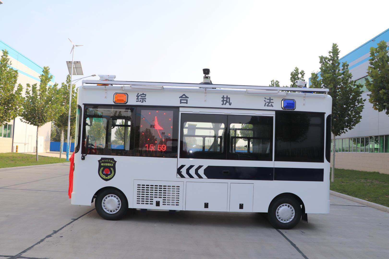 駐馬店采購移動執(zhí)法車(圖3)