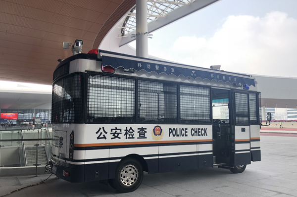 世紀工程鼓舞人心//護航港珠澳大橋通車 移動警務室服務再升級? (圖3) 世紀工程鼓舞人心//護航港珠澳大橋通車 移動警務室服務再升級? (圖3)