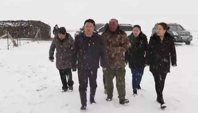 草原檢察直通車助力新右旗人民檢察院發(fā)揮檢察職能打好“三大攻堅(jiān)戰(zhàn)”(圖1) 草原檢察直通車助力新右旗人民檢察院發(fā)揮檢察職能打好“三大攻堅(jiān)戰(zhàn)”(圖1)