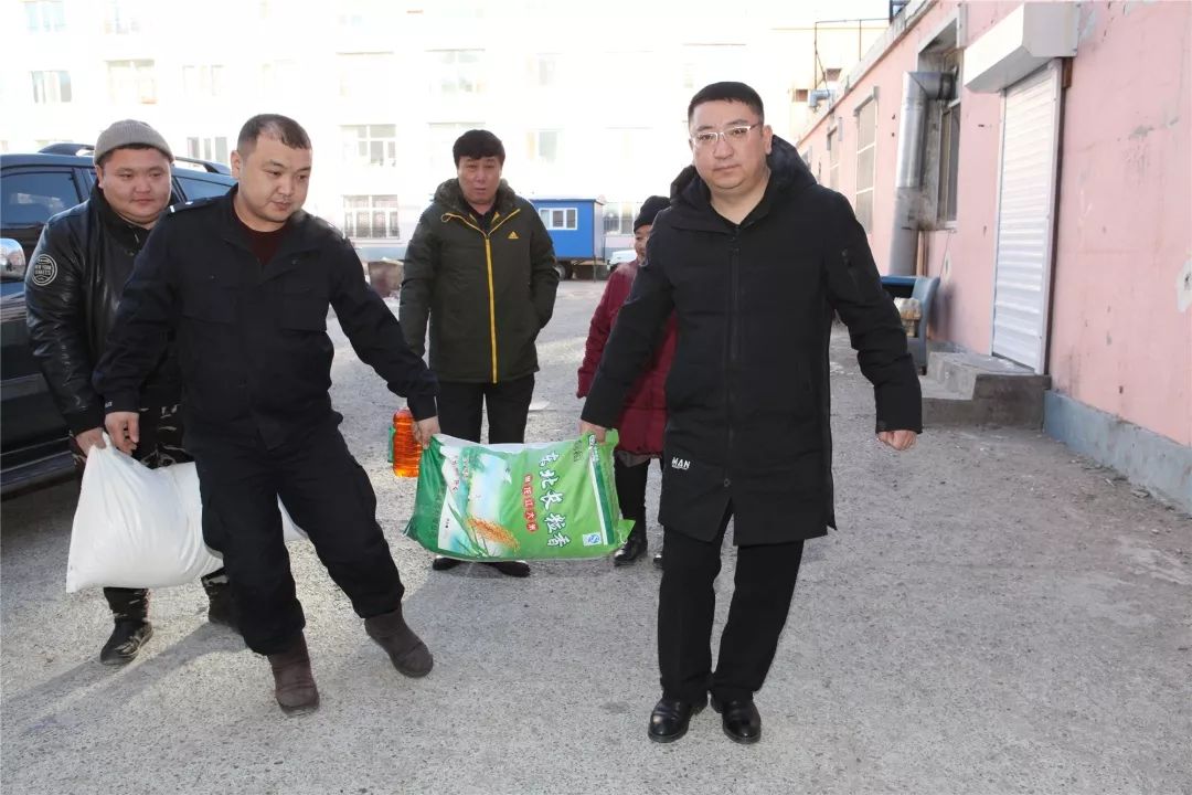 草原檢察直通車助力新右旗人民檢察院發(fā)揮檢察職能打好“三大攻堅(jiān)戰(zhàn)”(圖2) 草原檢察直通車助力新右旗人民檢察院發(fā)揮檢察職能打好“三大攻堅(jiān)戰(zhàn)”(圖2)