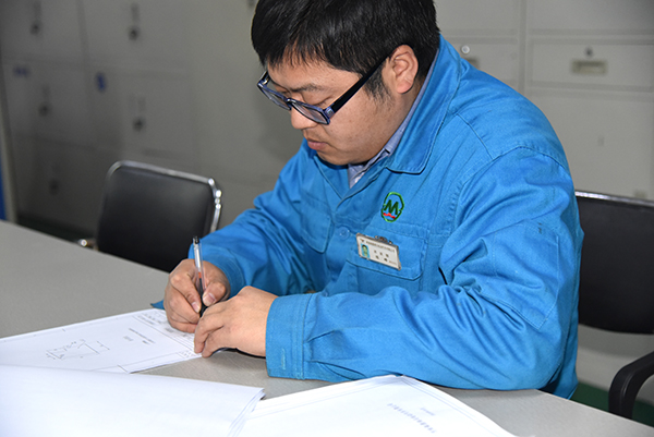 與時間賽跑 搶訂單 忙生產(chǎn)(圖5) 與時間賽跑 搶訂單 忙生產(chǎn)(圖5)