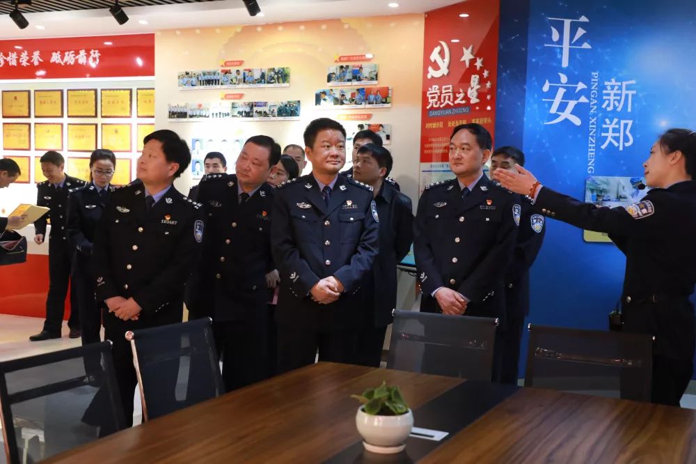 并肩攜手促交流 合作共贏謀發(fā)展 ——新鄭市公安局與常德市澧縣公安局簽訂警(圖8) 并肩攜手促交流 合作共贏謀發(fā)展 ——新鄭市公安局與常德市澧縣公安局簽訂警(圖8)