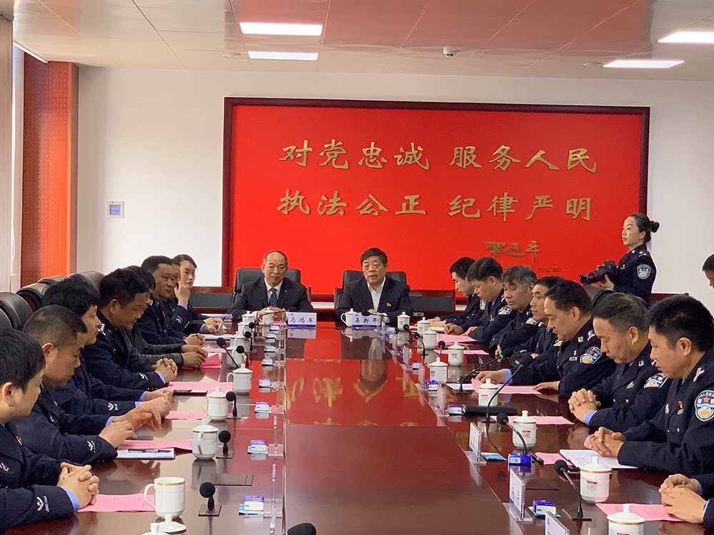 并肩攜手促交流 合作共贏謀發(fā)展 ——新鄭市公安局與常德市澧縣公安局簽訂警(圖2) 并肩攜手促交流 合作共贏謀發(fā)展 ——新鄭市公安局與常德市澧縣公安局簽訂警(圖2)