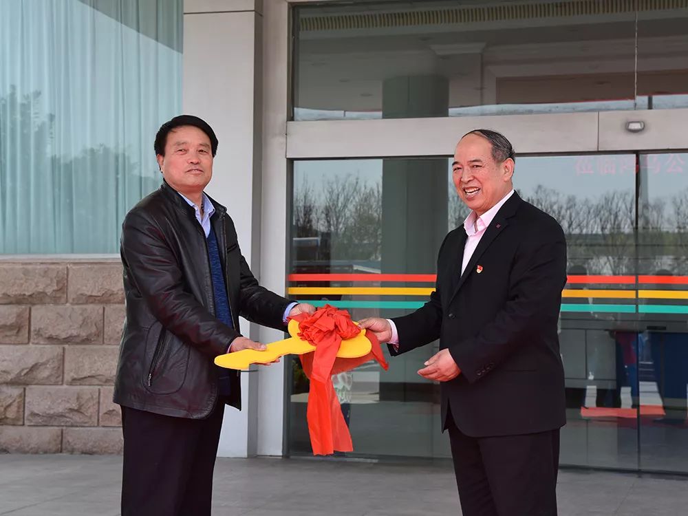 不忘初心 關(guān)愛老區(qū)—— 愛心企業(yè)森源鴻馬捐贈電動車助力農(nóng)村精準扶貧(圖8) 不忘初心 關(guān)愛老區(qū)—— 愛心企業(yè)森源鴻馬捐贈電動車助力農(nóng)村精準扶貧(圖8)