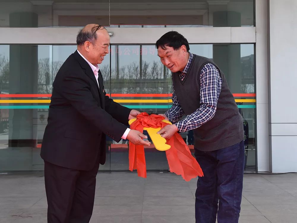 不忘初心 關(guān)愛老區(qū)—— 愛心企業(yè)森源鴻馬捐贈電動車助力農(nóng)村精準扶貧(圖9) 不忘初心 關(guān)愛老區(qū)—— 愛心企業(yè)森源鴻馬捐贈電動車助力農(nóng)村精準扶貧(圖9)