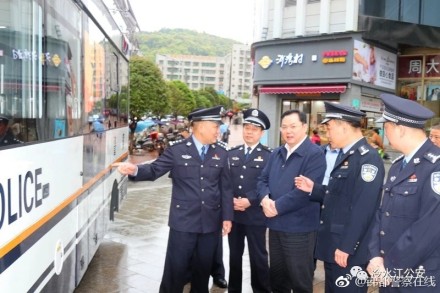 巡防新力量 冷水江市舉行“銻都快警”啟動儀式(圖5) 巡防新力量 冷水江市舉行“銻都快警”啟動儀式(圖5)