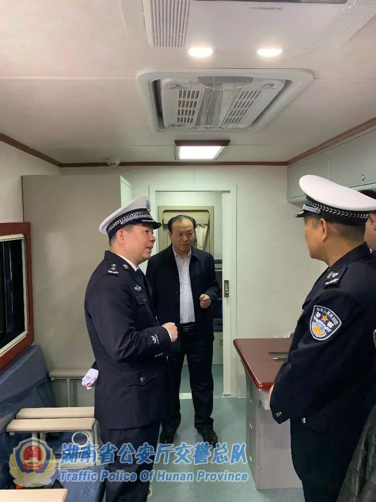 湖南公安廳交警總隊(duì)舉辦高速交警移動(dòng)執(zhí)法服務(wù)站培訓(xùn)班(圖5) 湖南公安廳交警總隊(duì)舉辦高速交警移動(dòng)執(zhí)法服務(wù)站培訓(xùn)班(圖5)