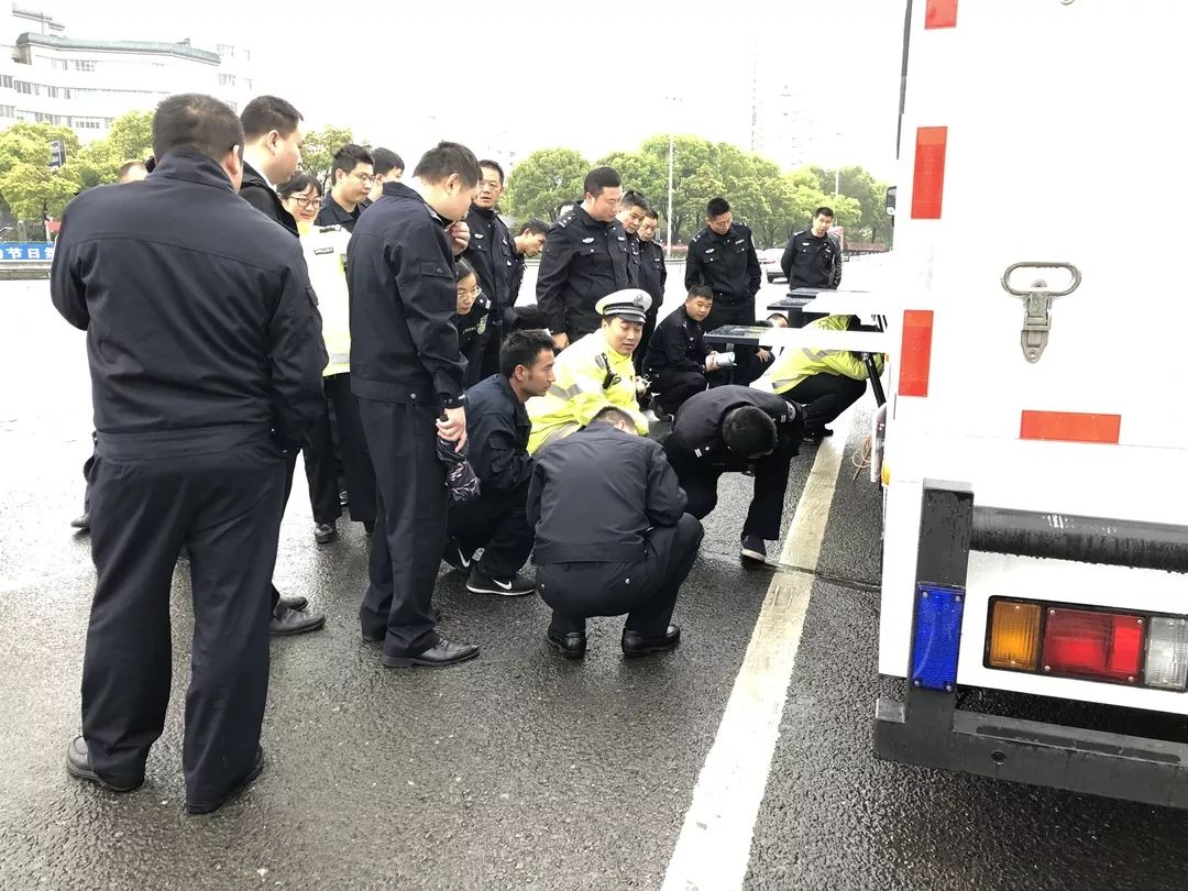 湖南公安廳交警總隊(duì)舉辦高速交警移動(dòng)執(zhí)法服務(wù)站培訓(xùn)班(圖10) 湖南公安廳交警總隊(duì)舉辦高速交警移動(dòng)執(zhí)法服務(wù)站培訓(xùn)班(圖10)