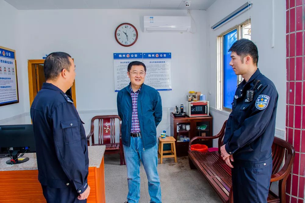 梅州市副市長、公安局長寧惠軍督導(dǎo)清明假期安保：持續(xù)發(fā)力保障社會治安平穩(wěn)(圖2)