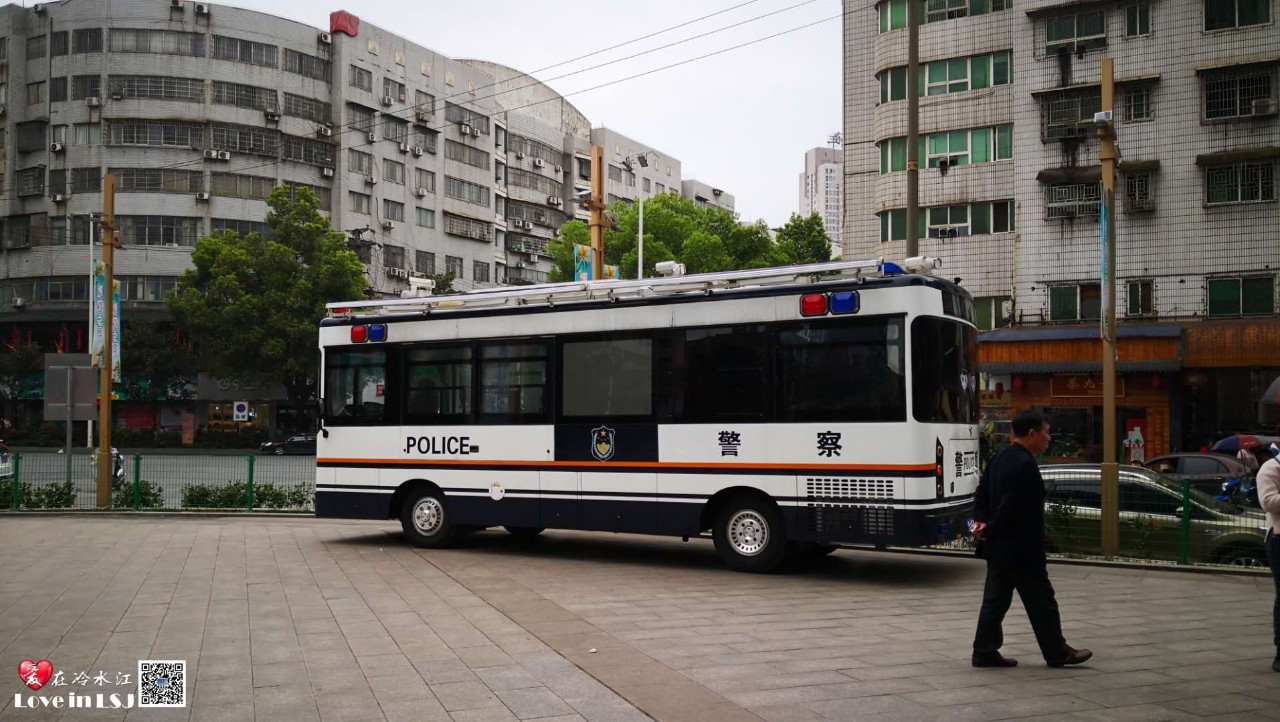“快警”來了！冷江公安“城市快警”平臺亮相銻都街頭(圖2)