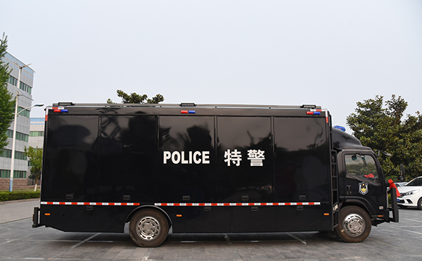 裝！再裝！使勁裝！山西陽泉裝備運(yùn)輸車80人裝備一車?yán)撸?圖3)