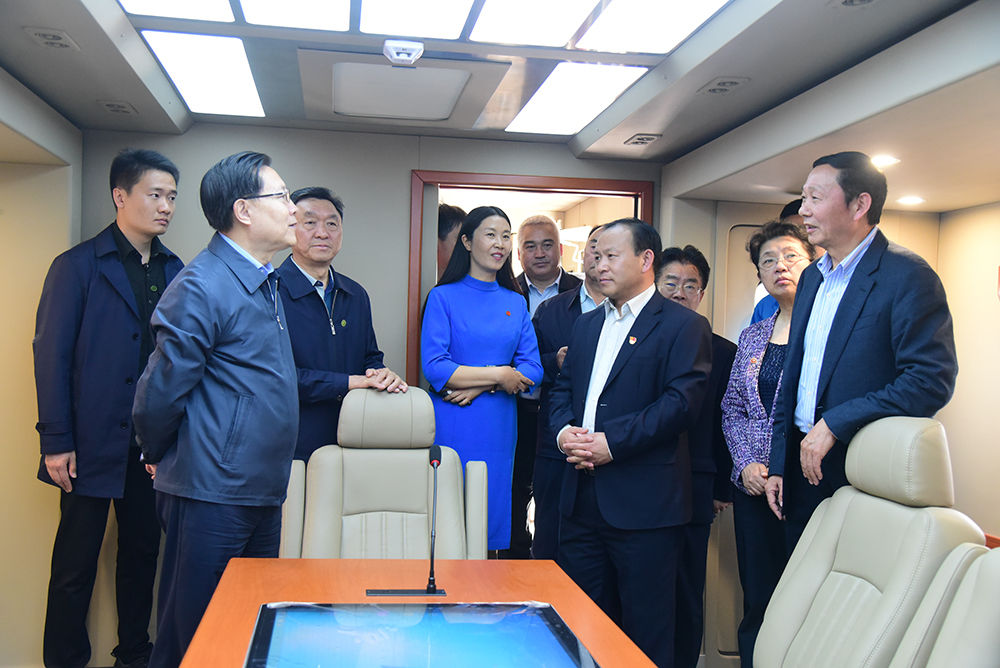 鄭州日報//全國人大常委會執(zhí)法檢查組蒞鄭 鄭州中小企業(yè)發(fā)展 穩(wěn)中有進(jìn)穩(wěn)中向(圖4)