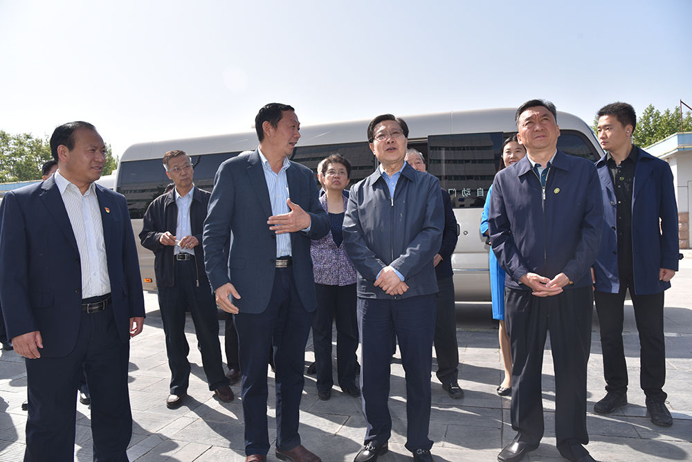 全國(guó)人大常委會(huì)副委員長(zhǎng)王東明蒞臨森源鴻馬檢查中小企業(yè)促進(jìn)法實(shí)施情況(圖1) 全國(guó)人大常委會(huì)副委員長(zhǎng)王東明蒞臨森源鴻馬檢查中小企業(yè)促進(jìn)法實(shí)施情況(圖1)