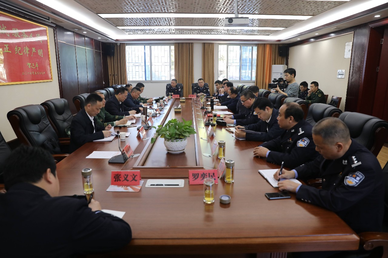 胡志文在衡東衡山督導(dǎo)掃黑除惡工作時(shí)登上“城市快警平臺(tái)”查看(圖3) 胡志文在衡東衡山督導(dǎo)掃黑除惡工作時(shí)登上“城市快警平臺(tái)”查看(圖3)