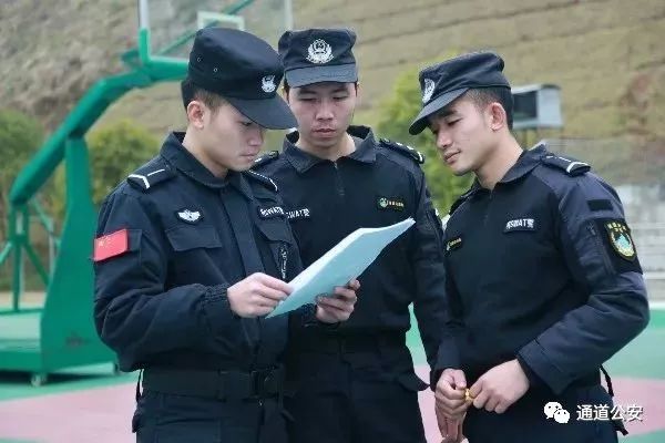 通道城市快警、一村一輔警苦練本領(lǐng) 嚴(yán)格上崗！(圖4)